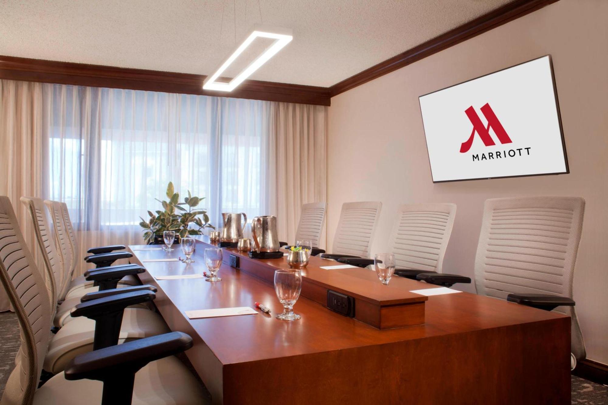 Hotel Denver Airport Marriott At Gateway Park 3*
