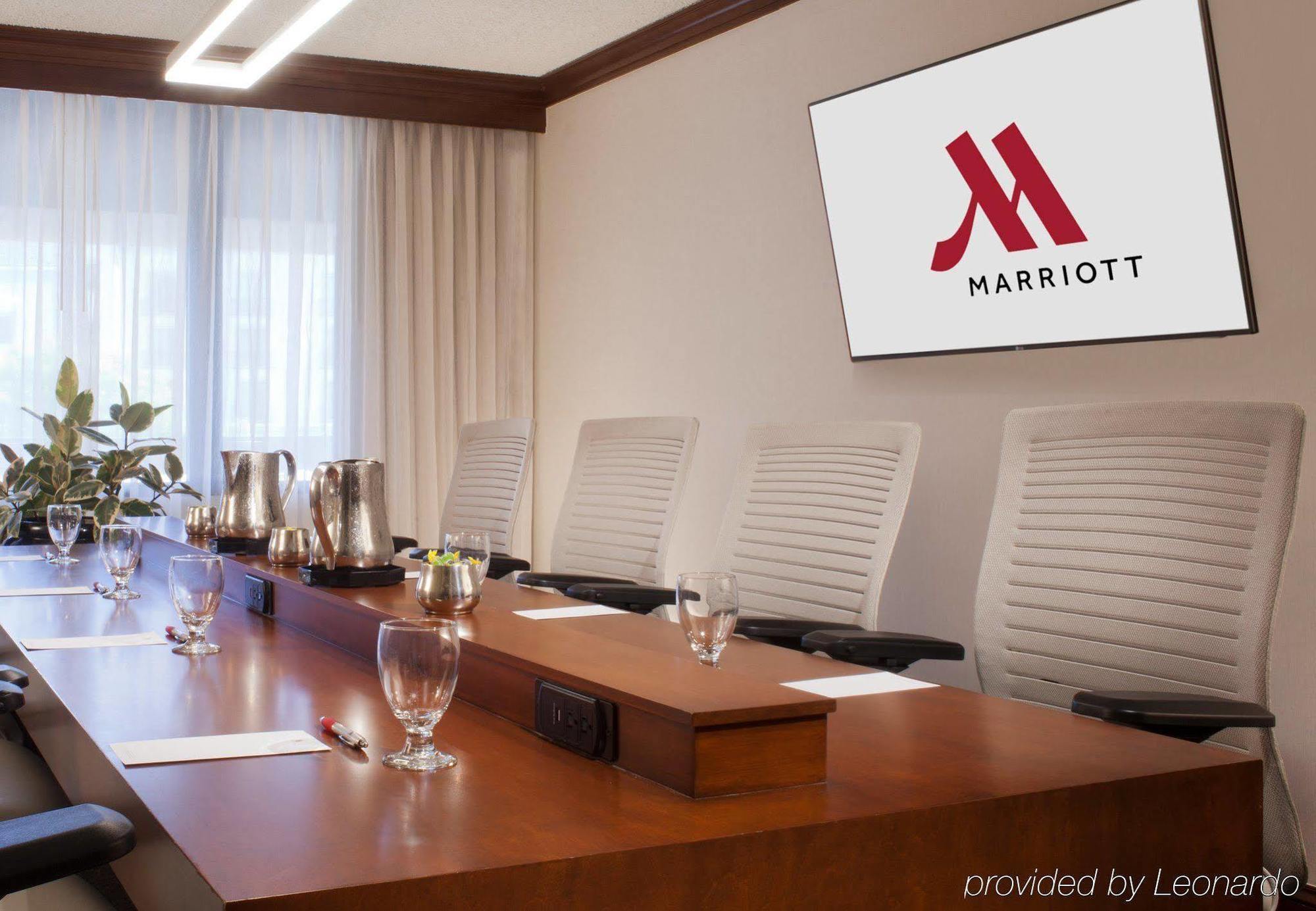 Hotel Denver Airport Marriott At Gateway Park 3*